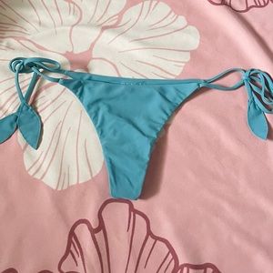 Benoa tunnels bottom in “breeze”